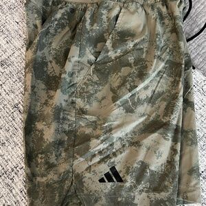 Adidas - Men's Tennis Shorts - Size M - Camo